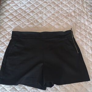 Zara XL Black High Waist Women's Shorts. Side zip flat front!  Very flattering!
